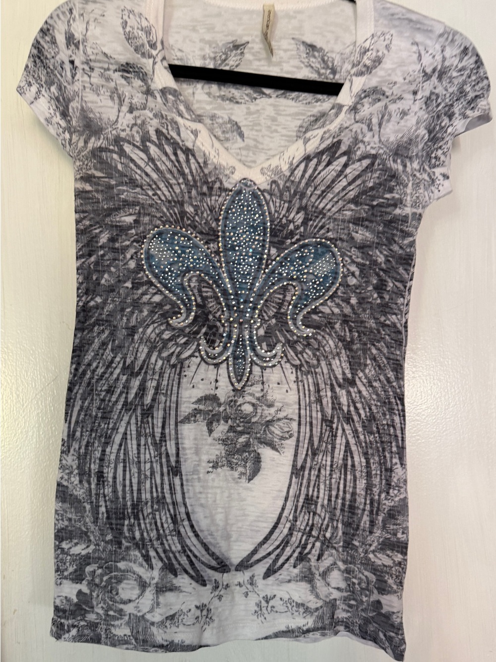 Embellished Fleur-de-Lis Graphic V-Neck Tee